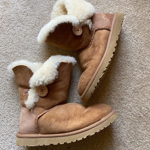button  Uggs - Picture 4 of 6